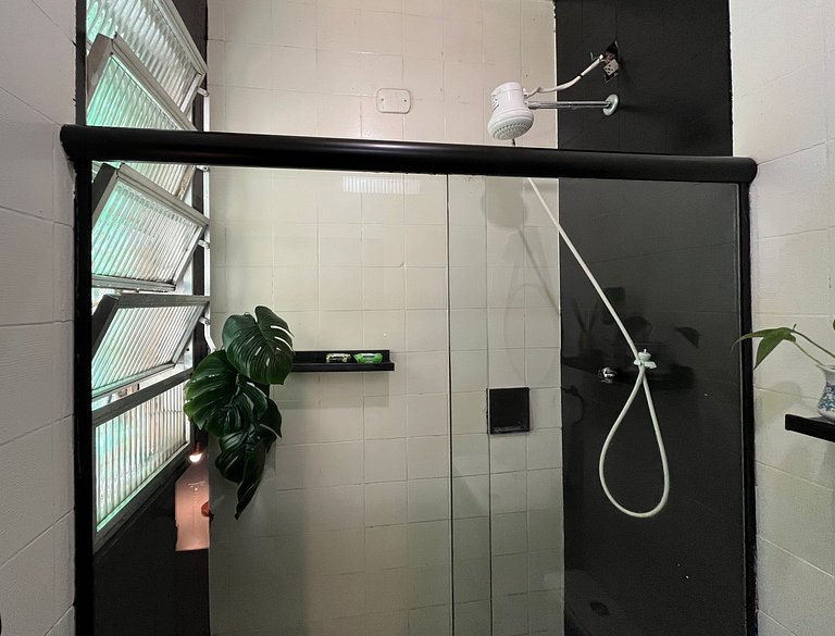 Studio em Copacabana a 65 metros da praia, posto 5