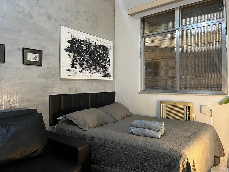 Studio em Copacabana a 65 metros da praia, posto 5