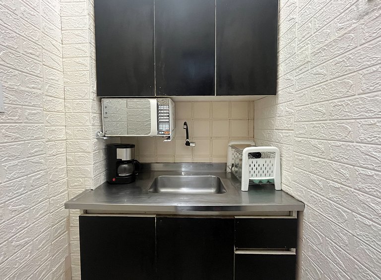 Studio em Copacabana a 65 metros da praia, posto 5