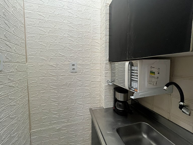 Studio em Copacabana a 65 metros da praia, posto 5