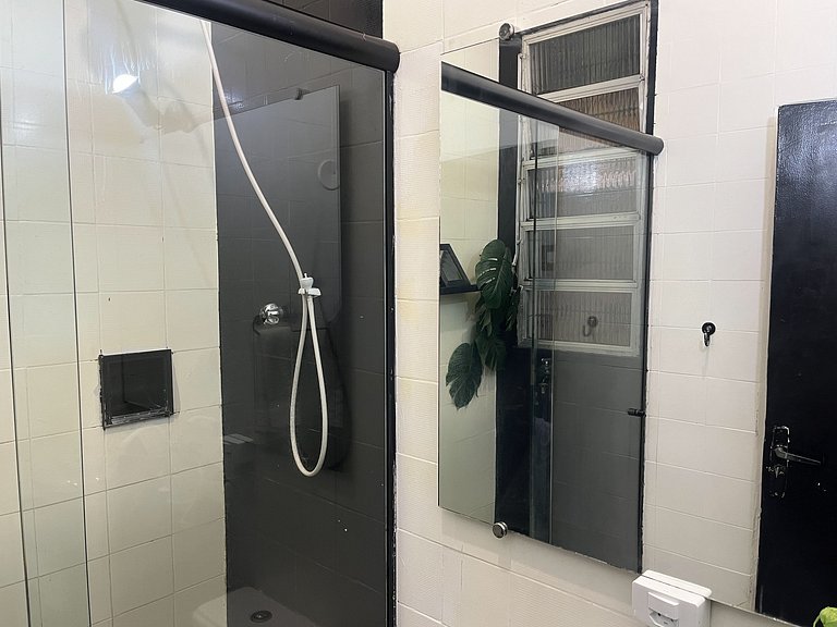 Studio em Copacabana a 65 metros da praia, posto 5