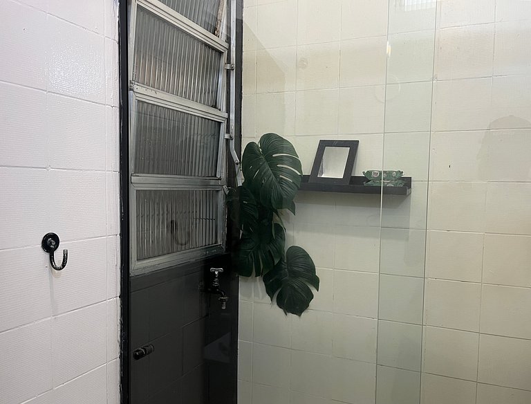 Studio em Copacabana a 65 metros da praia, posto 5