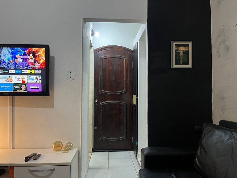 Studio em Copacabana a 65 metros da praia, posto 5