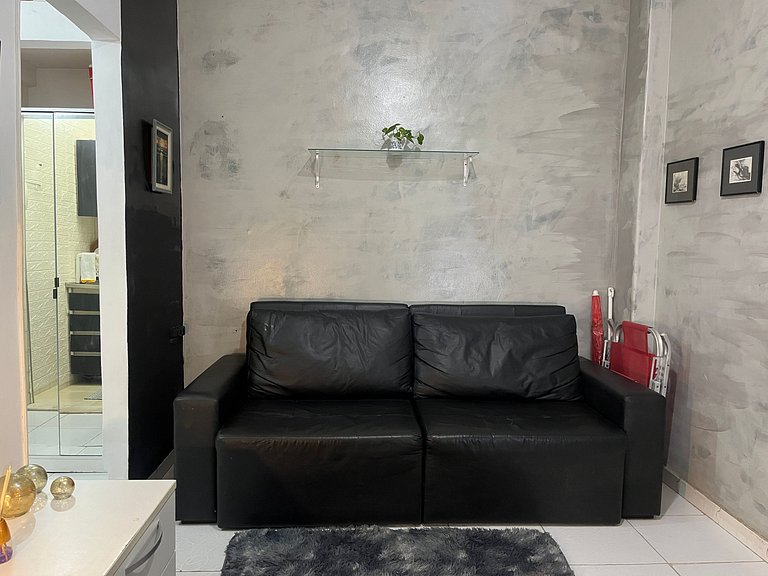 Studio em Copacabana a 65 metros da praia, posto 5